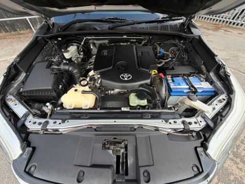 Toyota Hilux INVINCIBLE X 4WD D-4D DCB 45