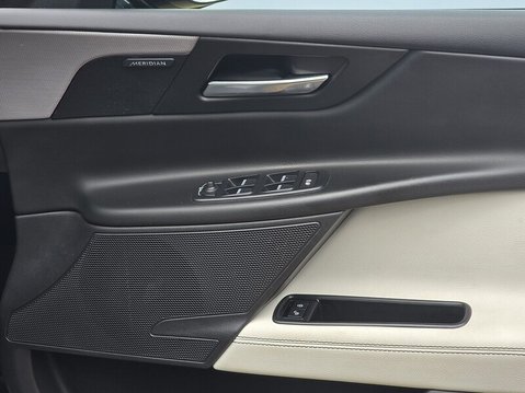 Jaguar XE R-SPORT INGENIUM AWD 23