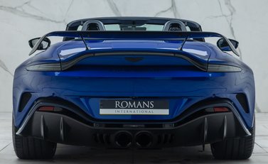 Aston Martin V12 Vantage ROADSTER 11