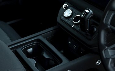 Land Rover Defender 110 X-Dynamic S D300 MHEV 19