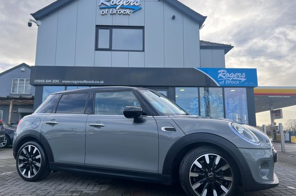 Mini Hatch COOPER EXCLUSIVE 5 DOOR AUTOMATIC 2