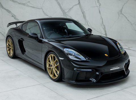 Porsche Cayman GT4 (718) 8