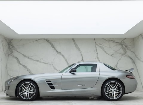 Mercedes-Benz SLS AMG 2