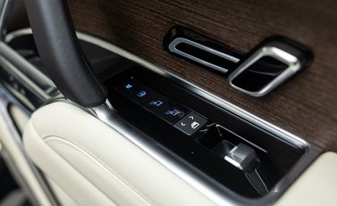 Land Rover Range Rover P550e AUTOBIOGRAPHY 22