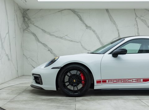 Porsche 911 Carrera 4 GTS (992) 41