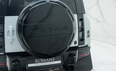 Land Rover Defender 90 V8 P525 URBAN 33