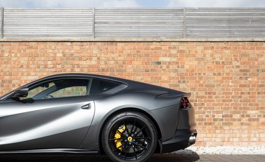 Ferrari 812 Superfast 24