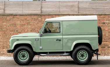 Land Rover Defender 90 Heritage Hard Top 2
