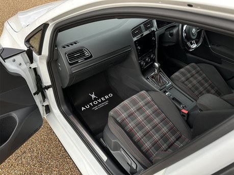 Volkswagen Golf GTI PERFORMANCE TSI DSG 45