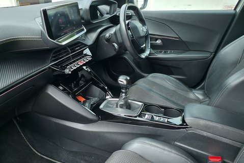 Peugeot 2008 1.2 PURETECH S/S GT LINE STUNNING CAR! APPLE CARPLAY! ANDROID AUTO! 18