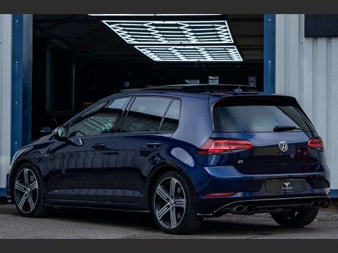 Volkswagen Golf 2.0 Golf R TSi Semi-Auto 4WD 5dr 2