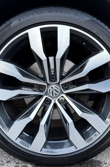 Volkswagen Tiguan R-LINE TECH TDI 4MOTION DSG -TOWBAR -ELECTRIC TAILGATE -KEYLESS -CARPLAY 