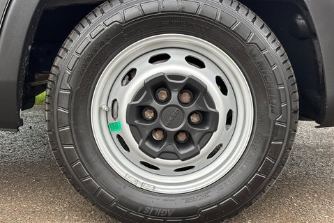 Iveco Daily 35S14V Hi-Matic Panel Van - Air Con / Auto / Car Play 32