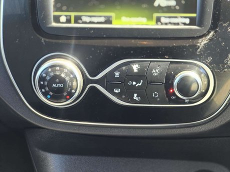 Renault Captur 1.5 dCi ENERGY Iconic SUV 5dr Diesel EDC Euro 6 (s/s) (90 ps) 55