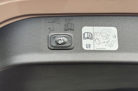Ford Kuga VIGNALE TDCI AUTO - MILANO GRIGIO PAINT - PAN ROOF -APPEARANCE PACK 54