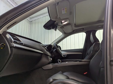 Volvo XC90 2.0 XC90 + B5 MHEV AWD Auto 4WD 5dr 52