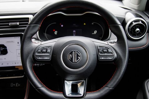 MG ZS SE 15