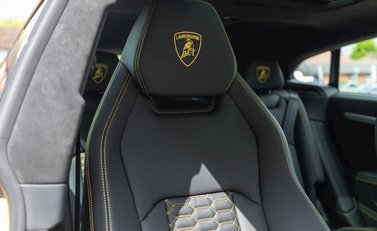 Lamborghini Urus 13