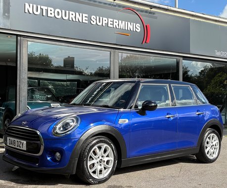 Mini Hatch Cooper 1,5 Petrol Manual Pepper Nav 5 door - APPLE CARPLAY - REAR PARK 1