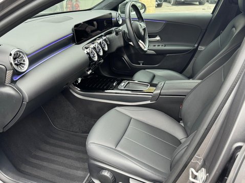 Mercedes-Benz A Class A 180 SPORT EXECUTIVE MHEV 34