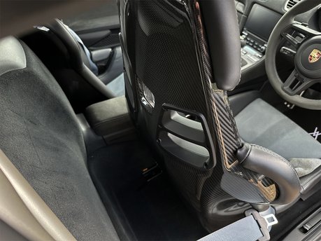 Porsche 718 CAYMAN GT4 RS PDK 68