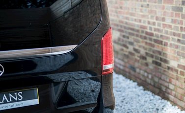 Mercedes-Benz V Class D AMG Line (Extra Long) 10