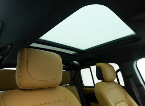 Land Rover Defender 110 V8 11