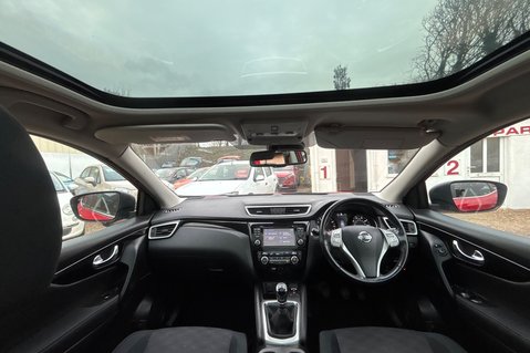 Nissan Qashqai N-TEC PLUS DIG-T.. GLASS ROOF.. SAT NAV.. REVERSING CAMERA.. 5 SERVICES 2
