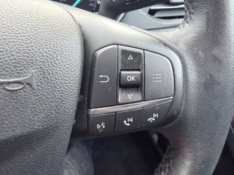 Ford Focus 1.5 ZETEC TDCI 21