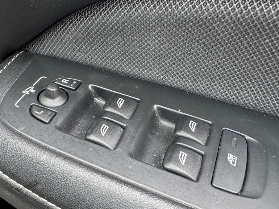 2021 Volvo V60 — image 39