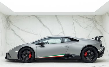 Lamborghini Huracan LP640-4 Performante 2