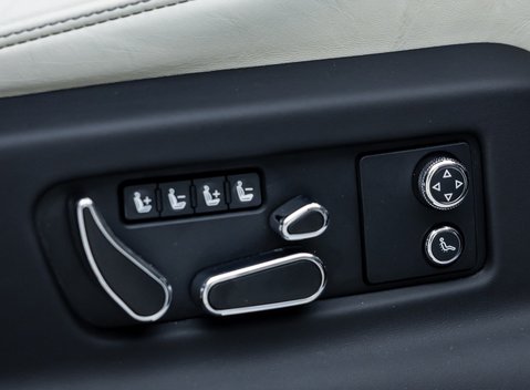 Bentley Bentayga V8 AZURE EWB First Edition 16