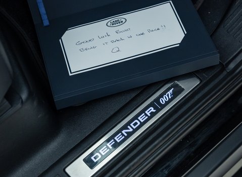 Land Rover Defender 110 V8 Bond Edition 31