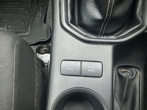 Toyota Hilux ACTIVE 4WD D-4D DCB 14