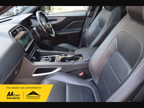 Jaguar F-Pace 2.0 F-Pace R-Sport AWD D Auto 4WD 5dr 33