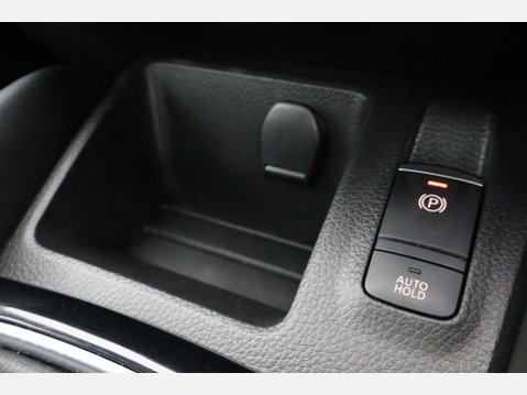 Nissan Qashqai 1.2 Qashqai N-Connecta DiG-T 5dr 45