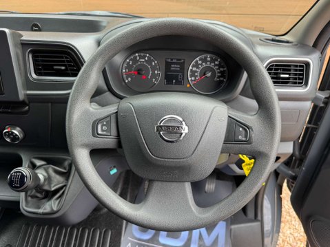 Nissan Interstar 2.3 Interstar Acenta dCi 27