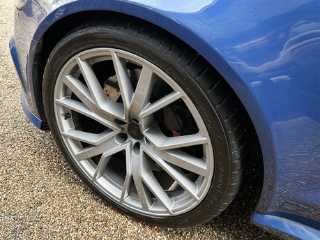 Audi A6 RS6 PLUS AVANT TFSI QUATTRO 40