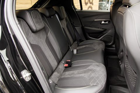 Peugeot 208 GT PREMIUM 32