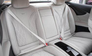 Mercedes-Benz S63 AMG Coupe 13