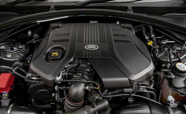 Land Rover Range Rover Velar R-Dynamic HSE Urban 32