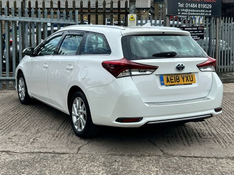 Toyota Auris VVT-I ICON TECH TOURING SPORTS 12