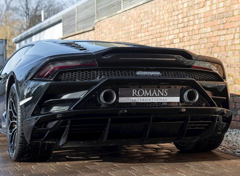 Lamborghini Huracan LP640-4 EVO 22