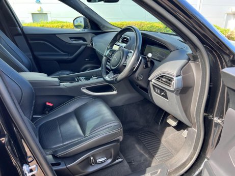 Jaguar F-Pace 2.0 D180 Chequered Flag Auto AWD Euro 6 (s/s) 5dr 71