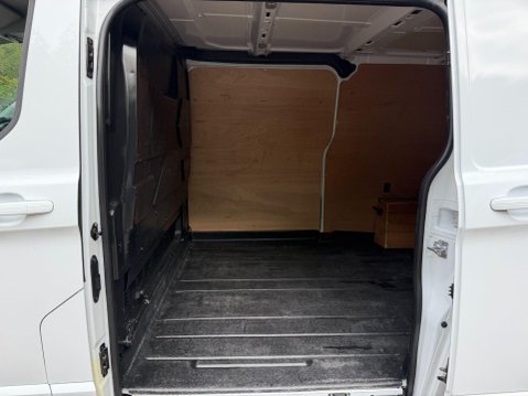 Ford Transit Custom 2.2 TDCi 290 Limited Panel Van 5dr Diesel Manual L2 H1 (186 g/km, 123 bhp) 25