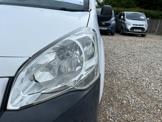 Peugeot Partner SWB L1H1 Low Roof Professional Air Con EURO 6 NO VAT 19