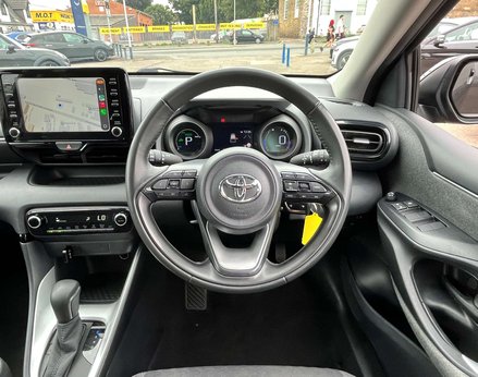 Toyota Yaris 1.5 Yaris Design HEV CVT 5dr 19