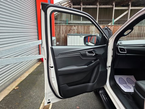 Isuzu D-Max V-CROSS DCB AUTO 22