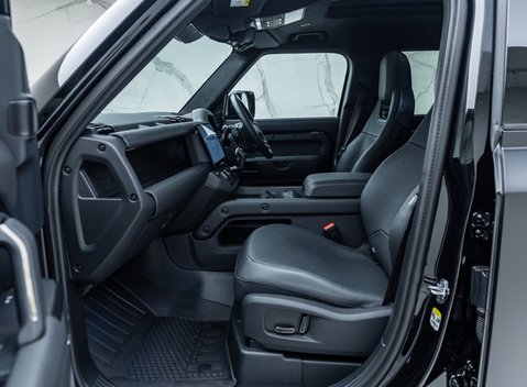 Land Rover Defender 110 OCTA Black 29