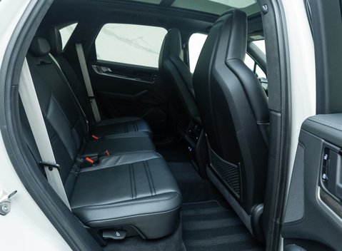 Porsche Cayenne TURBO E-HYBRID 17